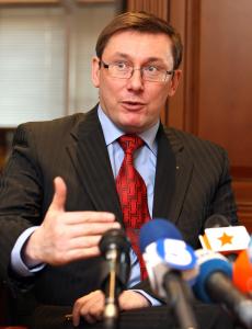 Луценко надеется, что подписка о невыезде остановит Сандея Аделаджу