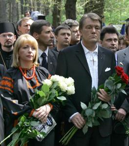 Ющенко призвал уничтожить оставшиеся советские памятники