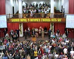 Церковь молится о благословении молодежи и детей