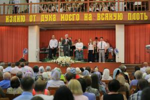 День Пятидесятницы отпраздновали в церкви