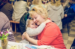 «Жизнь, скрытая в морщинках». Богослужение, посвященное бабушкам, прошло в «Вознесении»